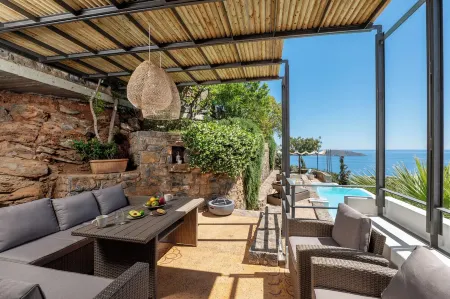 Refined Mediterranean Design with Panoramic Sea Views and Stunning Infinity Pool Отели рядом с достопримечательностью «Спиналонга»