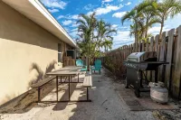 Ocean72, 2-bedroom cottage in Holmes Beach with Pool and Spa