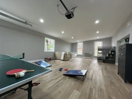 New  house with pickle ball court  game room 5 min  Bass Lake Knox Indiana!