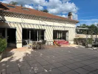 Luxurious double apartment with 100m2 terrace 5 min from Aubenas town center Hotels in Aubenas