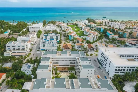 2BR Gardenia Retreat - Picuzzi & Pool