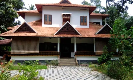 SOUBHADRAM THE PALACE -A TRADITIONAL BUN GLOW  LOCATED IN A BEAUTIFUL VILLAGE Отели рядом с достопримечательностью «Munroe Island (മൺറോ തുരുത്ത്)»