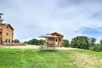 Serene Views: Quiet Farmhouse Cabin in Wisconsin!