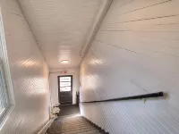 Luxury Lakeview Condo - Walk to Shops & Dining レーンジリーのホテル