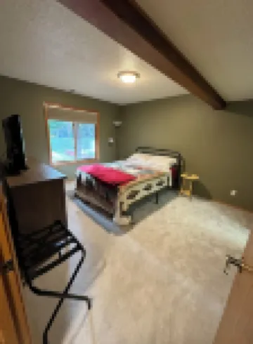 House in the Mountains w/ hot tub, sauna, pool table and more !! Hotels in Skamania County