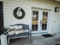 Contemporary Studio within Walking Distance of Downtown Bigfork! Hotel di Bigfork