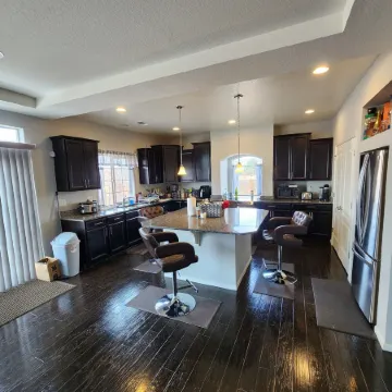 Perfect 6-bedroom house with WiFi in charming Aurora