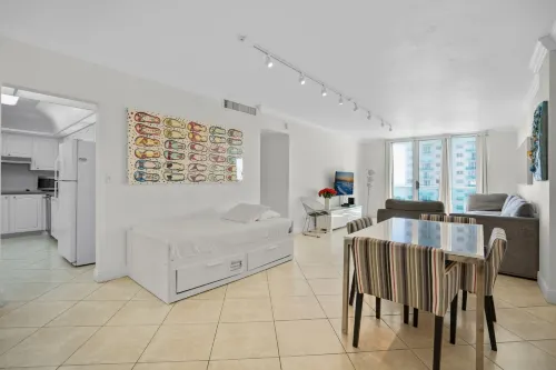 Apartment w/2 King Bed & OceanView at Tides - Homestays