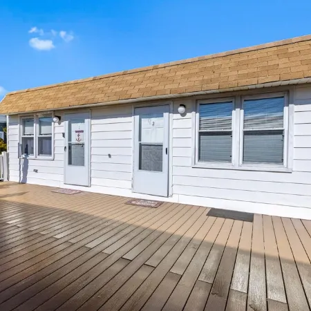 Couples retreat + Pets OK! Center of Town: Unit #2
