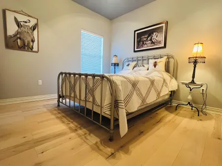 Charming 3 bedroom Farmhouse with amazing views in Whitesboro, Texas.