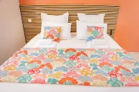 Nid Douillet Avec Piscine, Dans un Jardin Tropical; La Kaza' Naïs