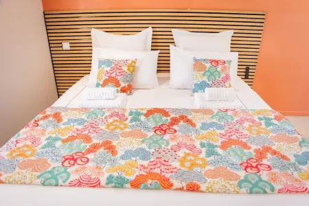 Nid Douillet Avec Piscine, Dans un Jardin Tropical; La Kaza' Naïs