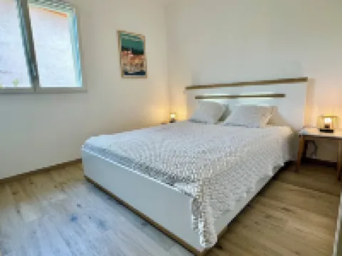 Apartment 84m2- 3 bedrooms - terrace 34 m2 - beach, restaurants on foot - parking