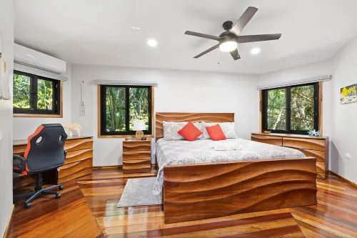 Ocean View Tropical Villa Steps from the Beach Hôtels à : Tango Mar