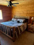 Beautiful, newly renovated log lakefront home, 3BD, 2 BA, high speed WiFi