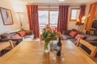 Attractive 3 Bedroom Apartment with South Facing Balcony, Close to Piste