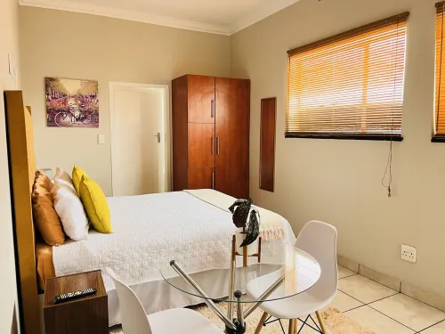 Private And Clean Unit With Queen Bed