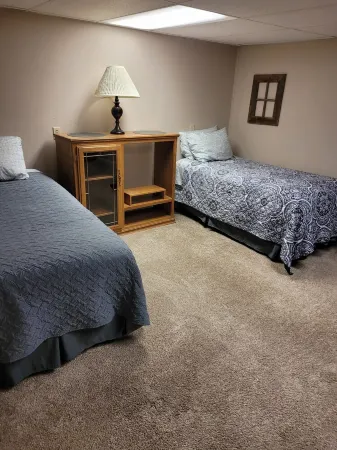 Spacious 5-bedroom house in marvelous Miles City with WiFi, AC Отели рядом с достопримечательностью «CHS Inc»