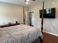 Charming 3-bedroom house in marvelous Mount Sterling with WiFi, AC Hotels in Montgomery County