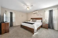 New! Cozy 4bd with pool in Summerville