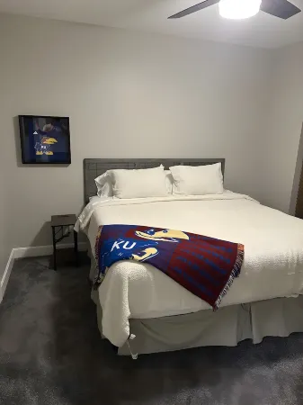 Perfect location!  Cozy 2-bdrm condo w/ ample living space right off of Mass St