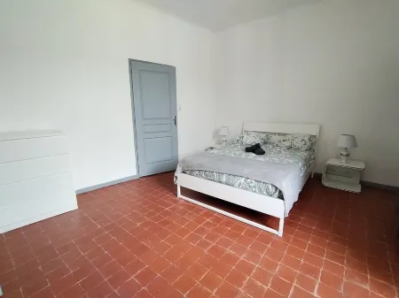 Maison Proche D'avignon, L'isle /sorgues, Saint Remy et du Parc Spirou Отели в г. Кавайон