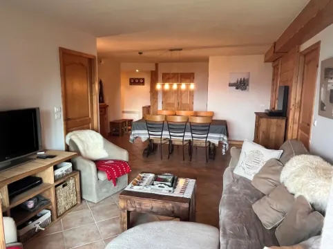 Superb, cozy mountain apartment with shared pool. 維拉爾敍爾多龍酒店