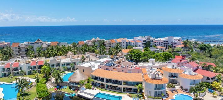 Lagoon Front Infinity Pool Paddleboard and Fun Puerto Aventuras Hotels in Puerto Aventuras