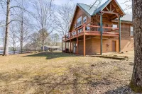 Charming 2-bedroom cabin with AC, WiFi on private lake in Dunlap, Tennessee - Homestays