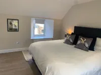 The Carthouse (Luxury 2 bed with private hot tub) Hotels in Cupar