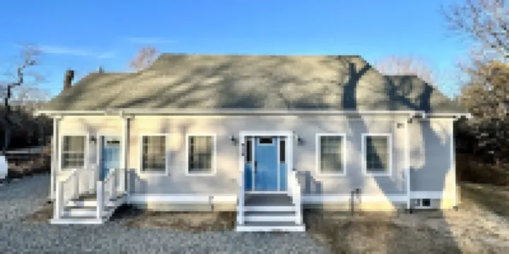 3-bedroom house in charming Dennis minutes to Corporation Beach. Relax & unwind.