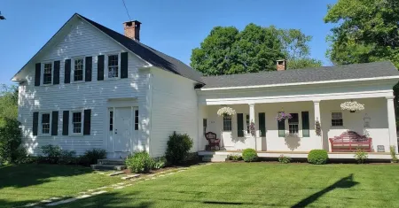 Spacious 5 Bedroom Hot Home Game Room Patio Fire Pit Yard Ski Bromley Stratton