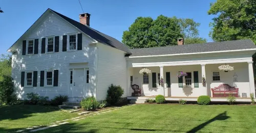 Spacious 5 Bedroom Hot Home Game Room Patio Fire Pit Yard Ski Bromley Stratton Hotel a Arlington