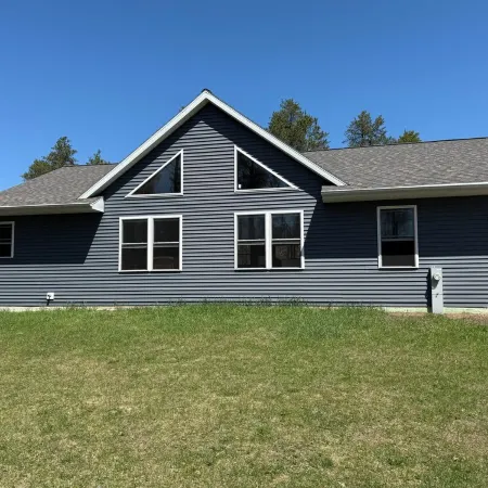 4-bed Cabin- ATV/UTV trail access from the driveway with a bar/covered patio