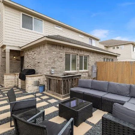 Charming 3-bedroom Townhome conveniently located in Georgetown