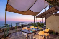 House with sea view, with equipped garden, private parking, pets allowed