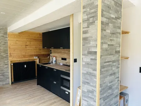 150 M from the ski slopes, lovely, bright apartment, renovated, sleeps 4 Отели в г. Вар