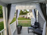 POOL + OUTDOOR MOVIES + FIRE PIT Paradise - Minutes to Beach