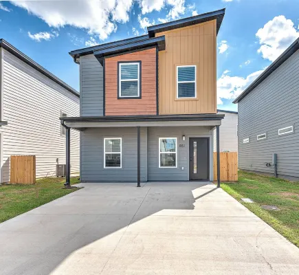 Fully Furnished Modern Home Hotels in Centerton