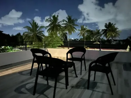 Welcome to your lakeside sanctuary, a picturesque 5-bedroom villa . Отели рядом с достопримечательностью «WAVE BOLGODA by SINGHE»