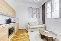 Cosy apartment with Jacuzzi 15min Champs Elysées Hotels in Clichy
