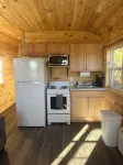 Mallard, Cozy cabin with WiFi and AC in lovely Stevenson. Perfect weekend stay .