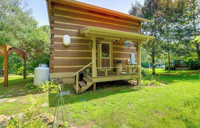 Riverfront Home w/ Fire Pit + Deck in Lansing