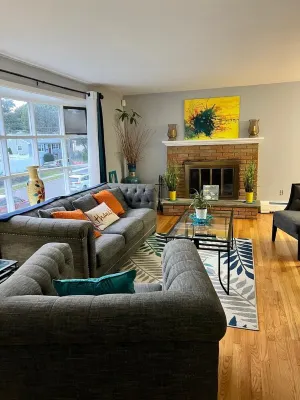 Beautiful 3 Bedroom Home Stratford CT Close to Train, I95, Beach & Shopping Hotels in Stratford