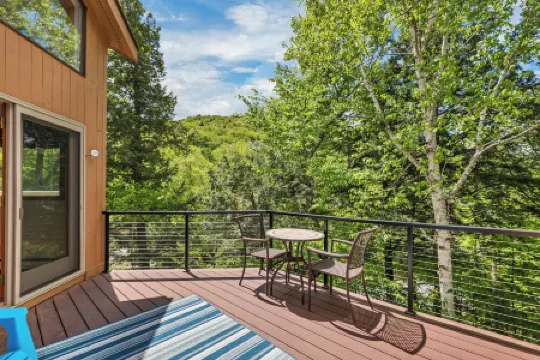 Spacious 3-Bed Mt. Chalet with Attitash Views & Private Hot Tub