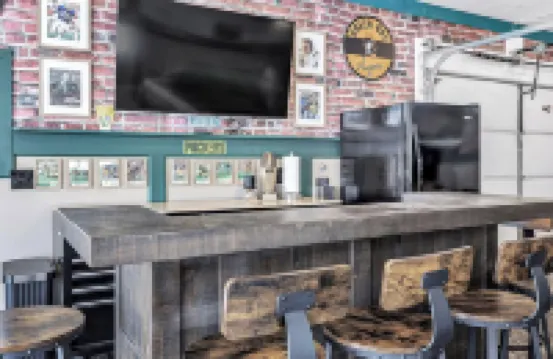 Lambeau Lodge near the heart of Titletown District, Green Bay