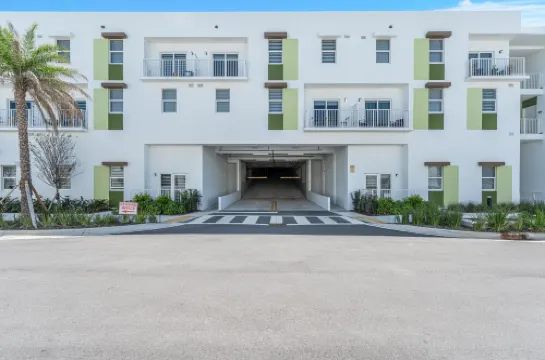 New Apt. near the beach/Airport/Hard Rock/free parking