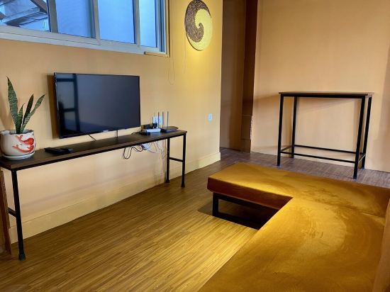 Spacious & modern 750 sq ft. BOHO style studio apartment in central Thamel, KTM!