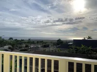 A Delightful Beach Loft with Panoramic Ocean View Hotels in Kalaoa