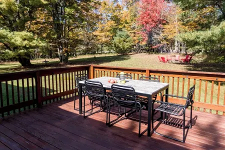 NEW:Luxury 4BR Log Cabin surrounded by trees in Hunter. Near Hiking & Waterfalls